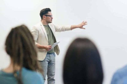 Pourquoi choisir le statut de micro-entrepreneur quand on est formateur freelance ?